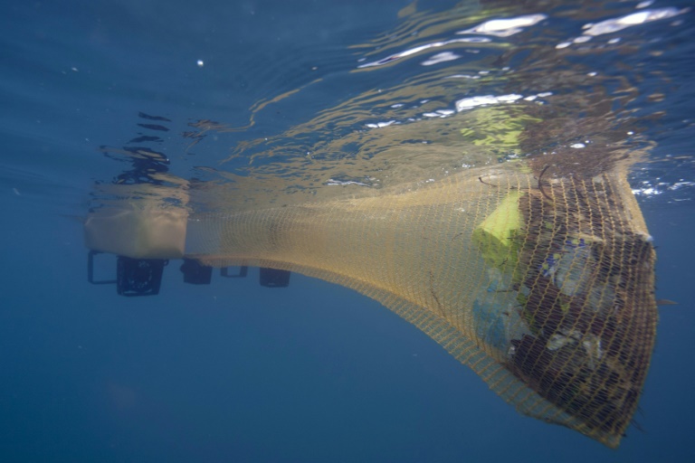 Robot Jellyfishbot qui ramasse les déchets en mer