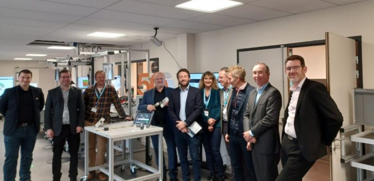 photo Orange 5G Lab Lyon avec entrerprise SAM Outillage