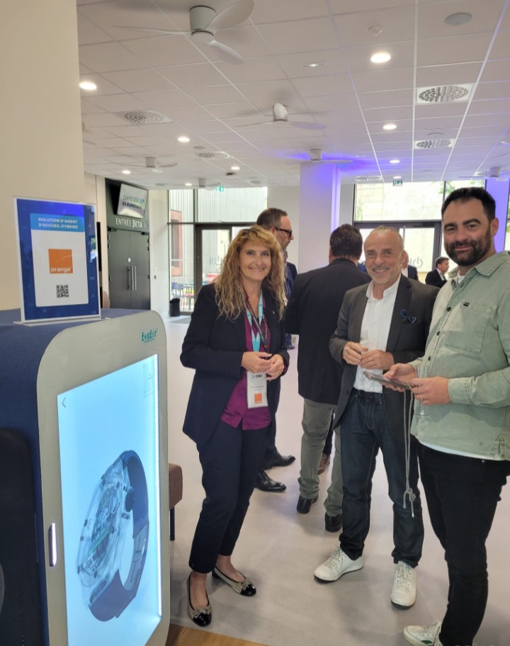 Vitrine interactive connectée en 5G réalisée par Fosfor en collaboration avec l’Orange 5G Lab de Lyon