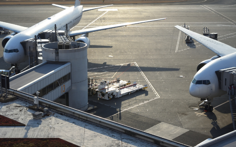 Tarmac avec avions