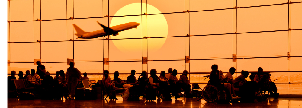 Avion coucher soleil aéroport